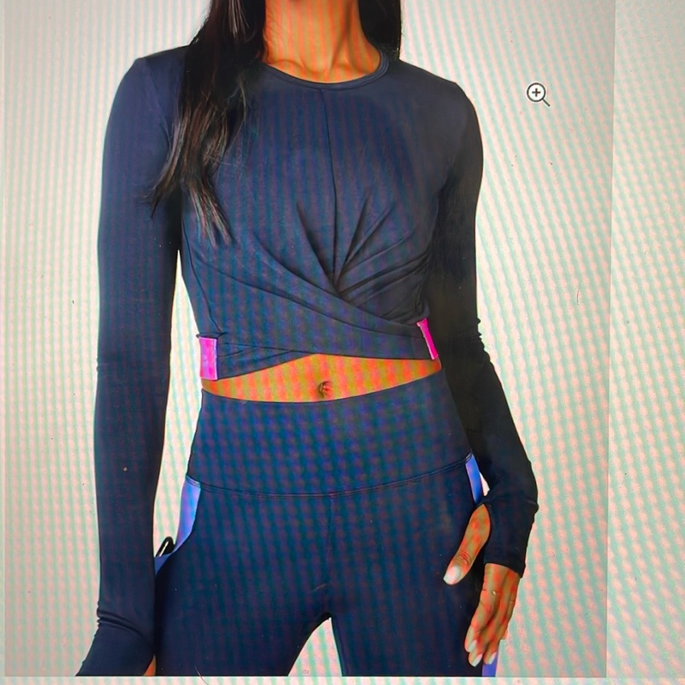 Fabletics Pia front twisted long sleeve crop top. small navy /pink new with tags